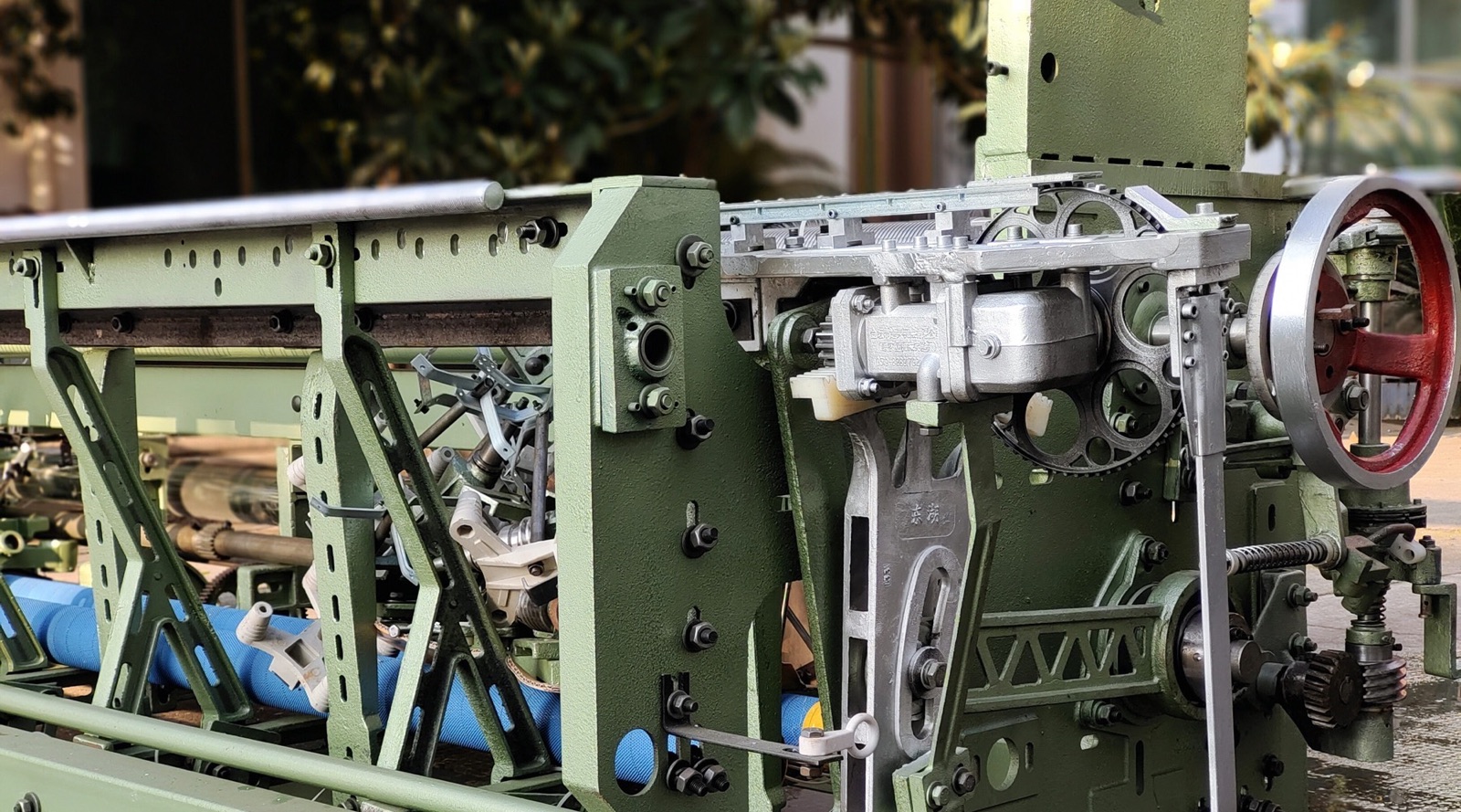Close-up of the MG788 Rapier Loom drive gearbox, linkage and wall frame
